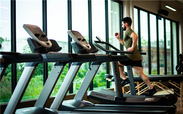MANG TRẢI NGHIỆM ĐỈNH CAO ĐẾN KHÔNG GIAN LUYỆN TẬP: KHÔNG KHÍ TINH KHIẾT VỚI PLASMA AIR CHO GYM & FITNESS CỦA BẠN