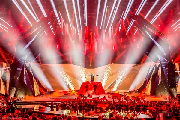 Khi ánh sáng không còn là ánh sáng: Điều gì sẽ xảy ra với một sân khấu thiếu linh hồn?