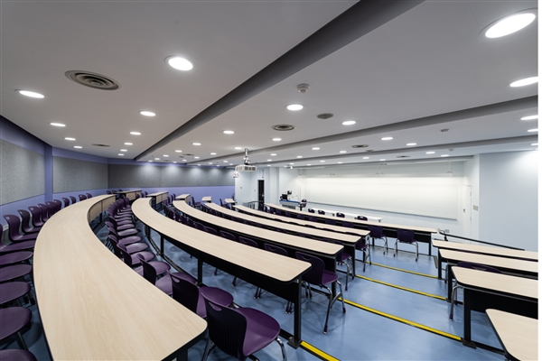 Smart Classroom cho đại học: Tám yếu tố kỹ thuật khiến sinh viên không rời mắt khỏi màn hình